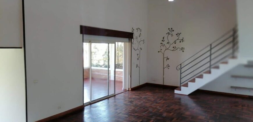Villa F4 avec mezzanine ayant une vue dégagée, Ambohidratrimo