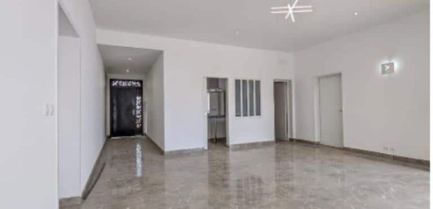 Villa F4 plain pied avec piscine, Ambohibao