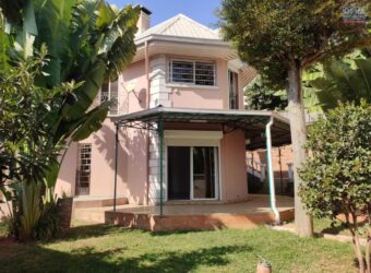 Villa F5 à vendre dans un quartier résidentiel à Andohanimandroseza