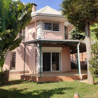 Villa F5 à vendre dans un quartier résidentiel à Andohanimandroseza