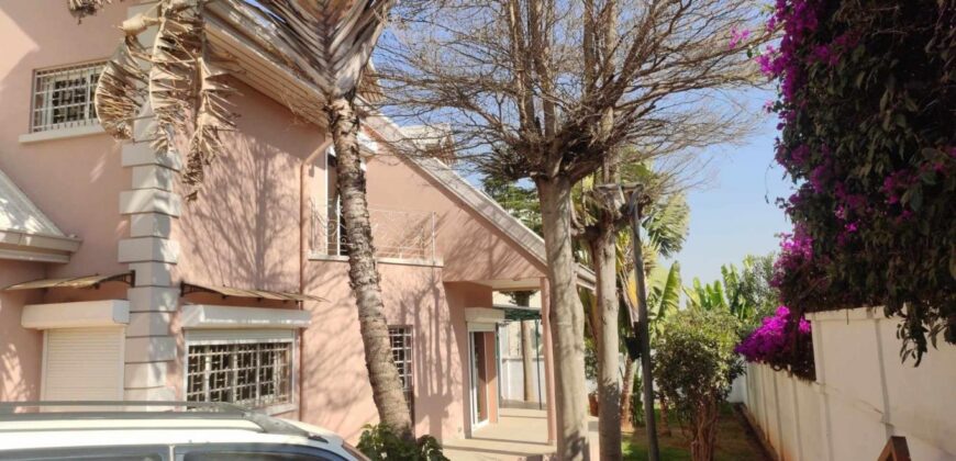 Villa F5 à vendre dans un quartier résidentiel à Andohanimandroseza