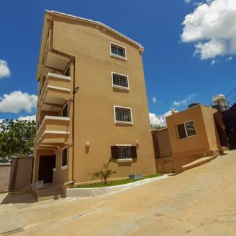 A louer appartement T3 avec parking sécurisé à Anjomakely proche de la RN7