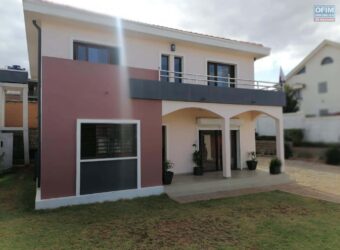 Une villa de type F5 avec une vue dégagée, Ambohijanaka Iavoloha