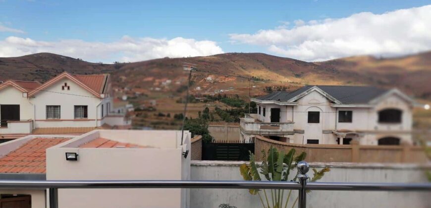 Une villa de type F5 avec une vue dégagée, Ambohijanaka Iavoloha