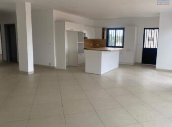 À Louer : Spacieux Appartement T5 d’environ 250m² à Mahatony Ivandry, Proche Commodités