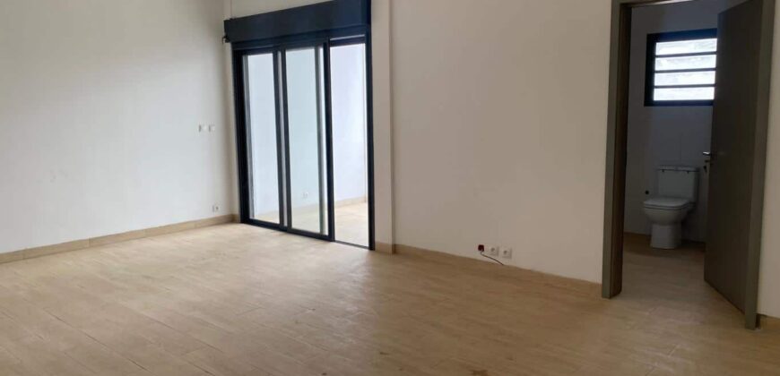 À Louer : Spacieux Appartement T5 d’environ 250m² à Mahatony Ivandry, Proche Commodités