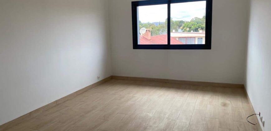 À Louer : Spacieux Appartement T5 d’environ 250m² à Mahatony Ivandry, Proche Commodités