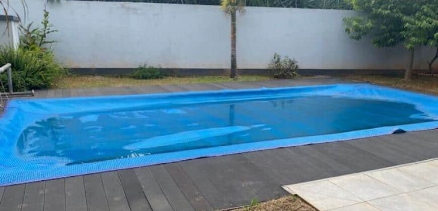 Location Villa moderne de type F4 avec piscine située dans une résidence sécurisée à Ankadimbahoaka