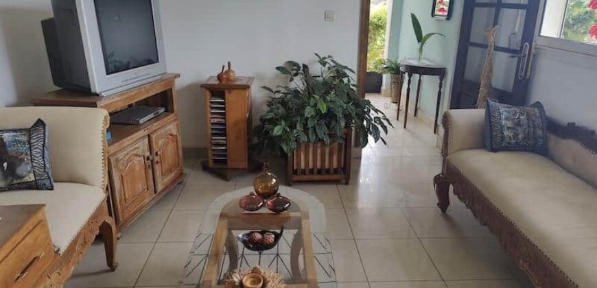 A vendre une charmante villa T4 de 940 m2 nichée dans un quartier calme à Amboaroy Ambohibao