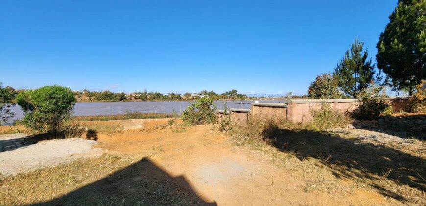 A louer une maison écologique F2, au bord du lac, Ambatolampy Tsimahafotsy