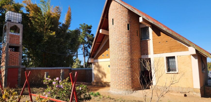 A louer une maison écologique F2, au bord du lac, Ambatolampy Tsimahafotsy