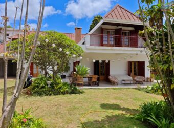 Villa T7 à louer implantée dans cadre paisible et sécurisé avec jardin et piscine à Ivandry-Tananarive