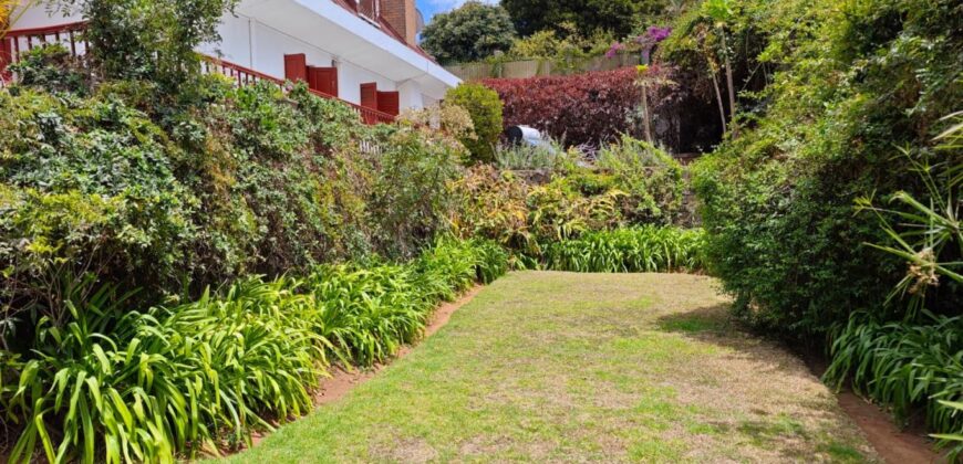 Villa T7 à louer implantée dans cadre paisible et sécurisé avec jardin et piscine à Ivandry-Tananarive