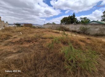 A vendre un beau terrain de 548 m2 situé en bord de route dans un quartier calme à Alasora