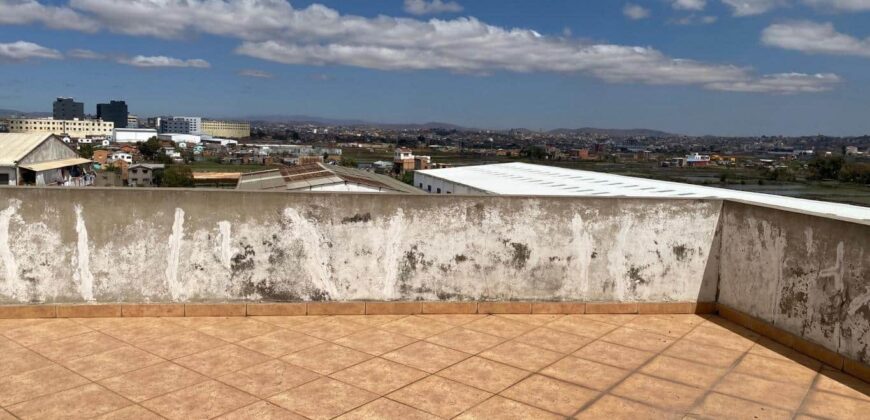 A louer un appartement semi-meublé situé proche de toutes les commodités à Ankazomanga