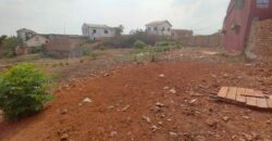 A vendre un terrain de 493 m2 avec une belle vue situé en bord de route principale à Alasora- Antananarivo