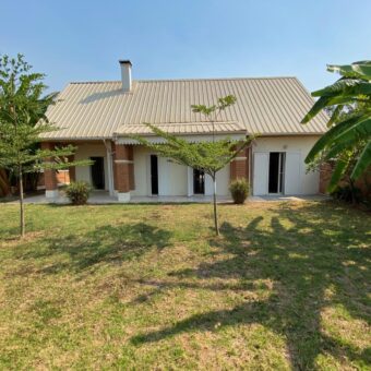 A louer une villa T4 avec jardin située dans un résidence sécurisée à Ambatobe