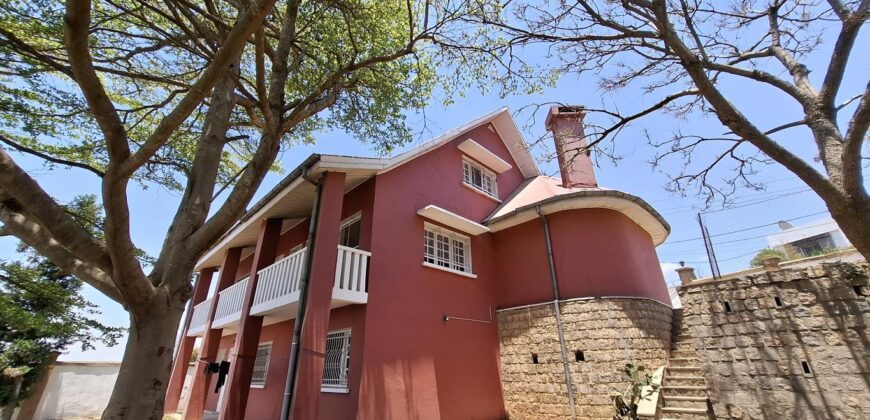 Villa F6 à louer avec jardin et garage sur les hautes d’Ambatomaro