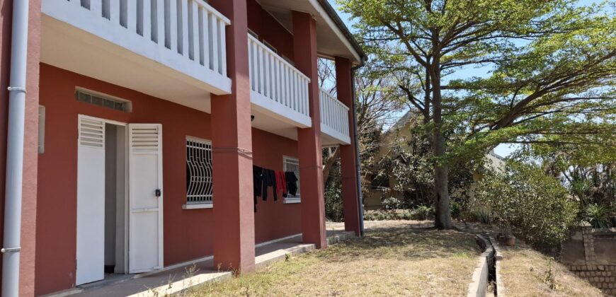 Villa F6 à louer avec jardin et garage sur les hautes d’Ambatomaro