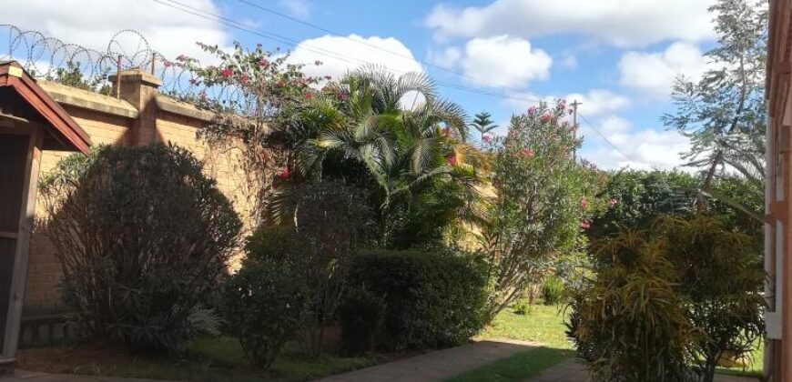 En location une villa F5 au charme traditionnel avec piscine située à Androhibe