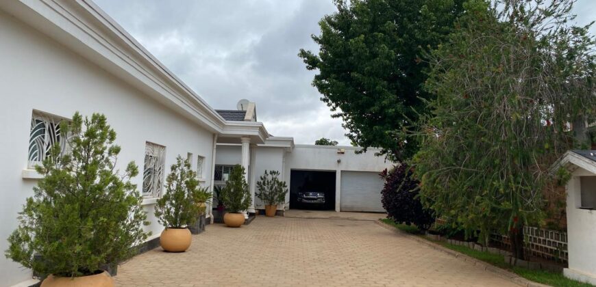 Location villa F5 meublée avec piscine et spa située entre Ivato et Ankorondrano