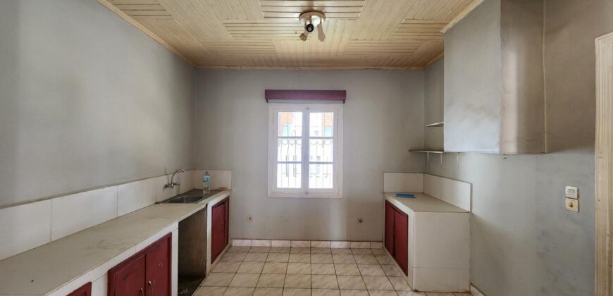 A vendre une superbe villa T5 sur un terrain de 663 m2 située à Ankadikely Ilafy