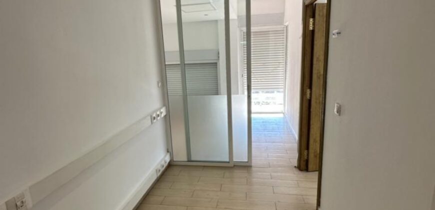 A louer un local professionnel spacieux de 192 m2 situé dans un quartier dynamique à Alarobia