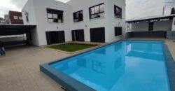 Villa F5 neuve avec piscine à louer située dans quartier sécurisé à 5 minutes d’Ivandry