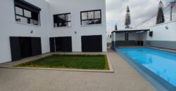 Villa F5 neuve avec piscine à louer située dans quartier sécurisé à 5 minutes d’Ivandry