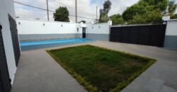 Villa F5 neuve avec piscine à louer située dans quartier sécurisé à 5 minutes d’Ivandry