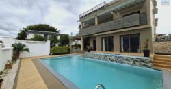 A louer villa F6 meublée avec piscine et espaces spacieux à Ambohijanahary Ivato