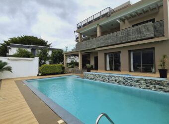 A louer villa F6 meublée avec piscine et espaces spacieux à Ambohijanahary Ivato