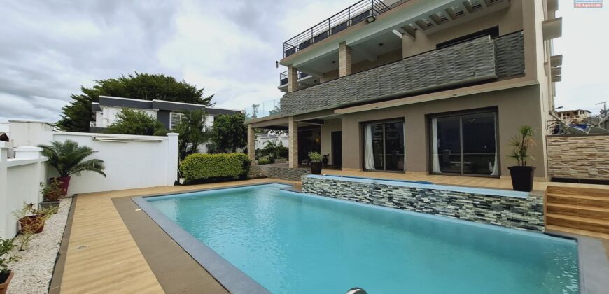 A louer villa F6 meublée avec piscine et espaces spacieux à Ambohijanahary Ivato