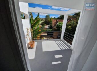 A vendre une charmante villa F5 à étage située en plein centre-ville dans le quartier prisé de Tsimbazaza