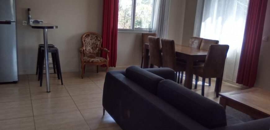 Location d’un agréable appartement T3 meublé situé à Ivandry